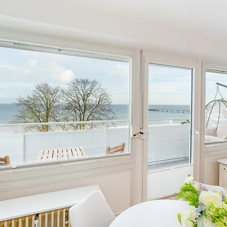 Strandhotel Oceanview Deluxe Apartment 4*